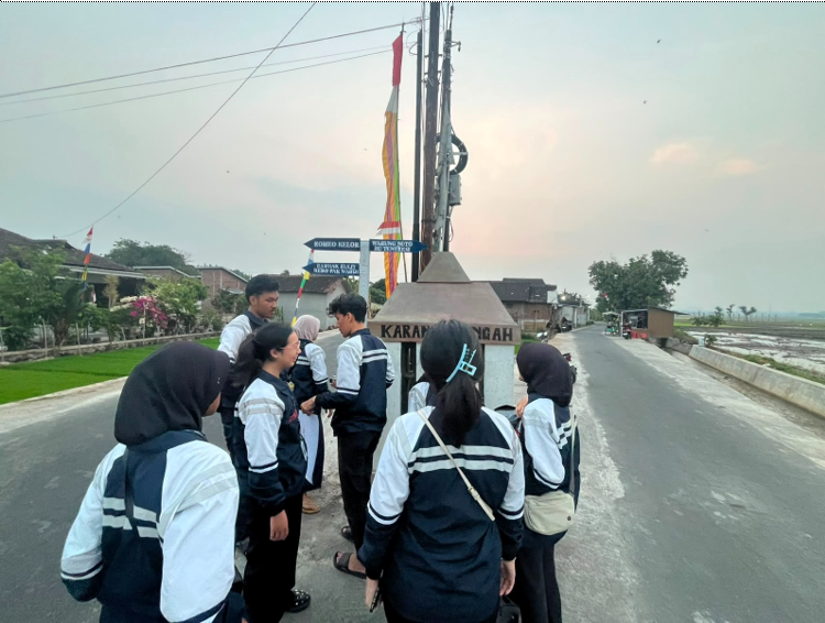 Mahasiswa Tim II KKN UNDIP Dorong Visibilitas UMKM Desa Dukuh melalui Pemetaan dan Signage